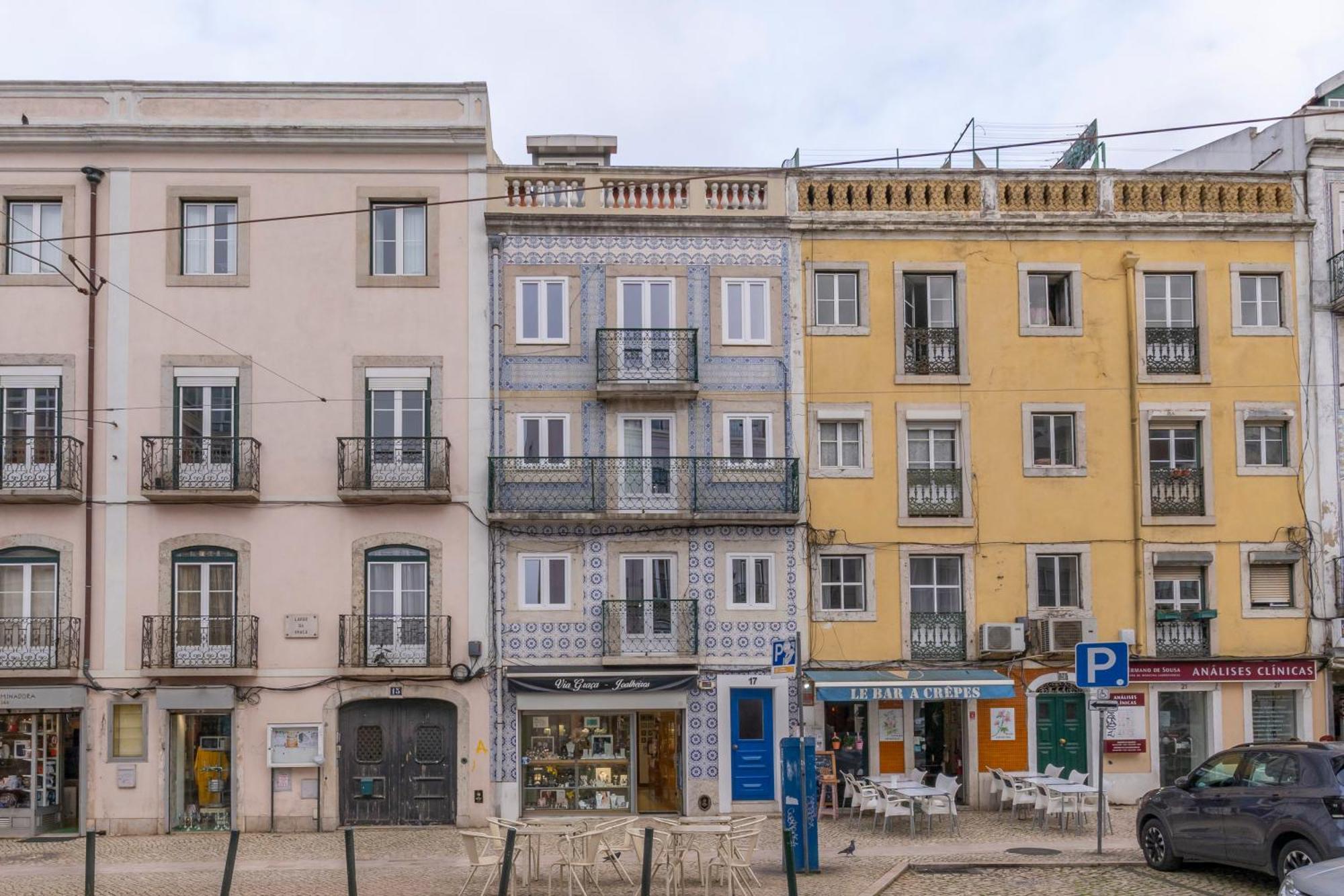 Superb Apartments Overlooking Graca In Lisboa Exteriör bild