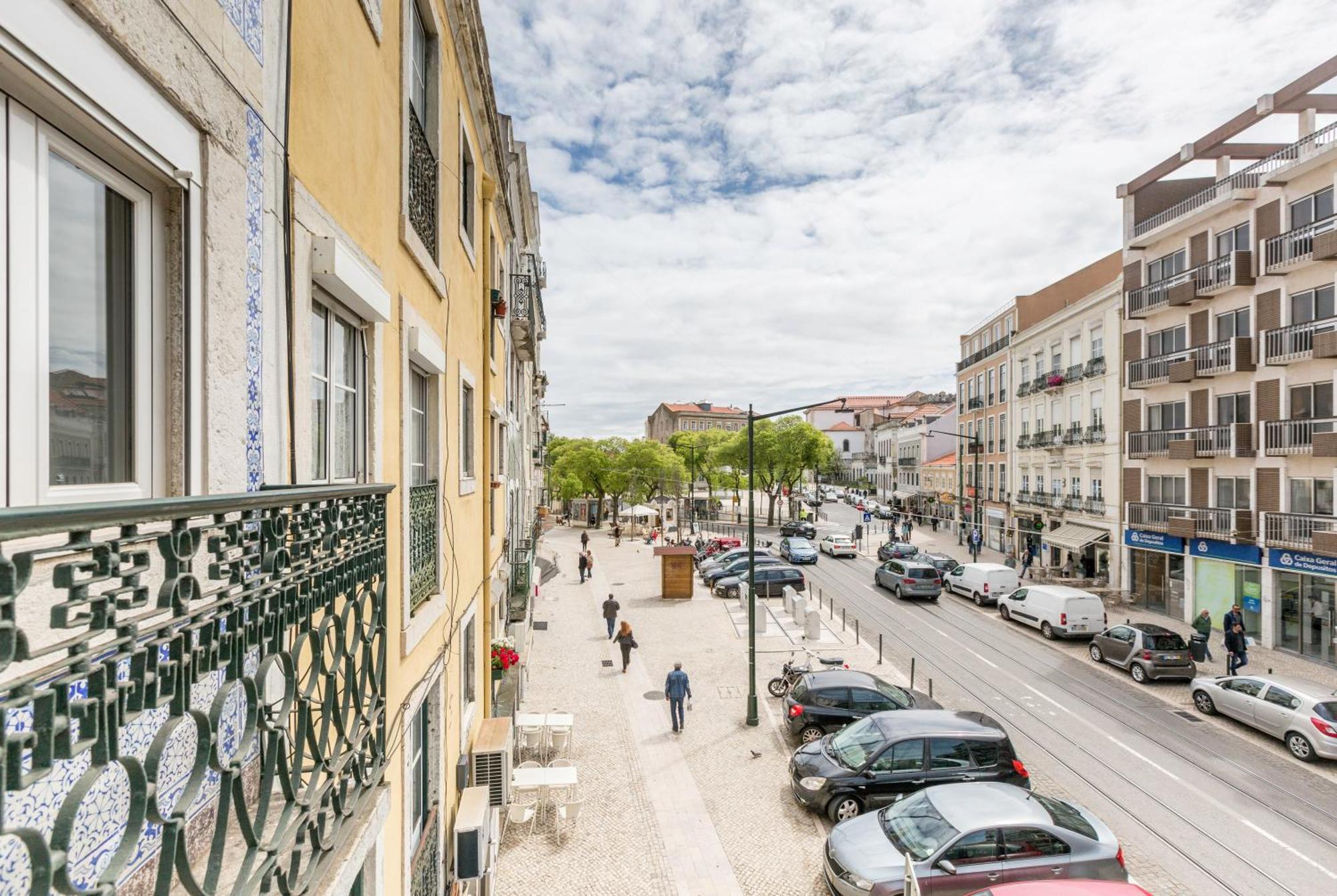 Superb Apartments Overlooking Graca In Lisboa Exteriör bild