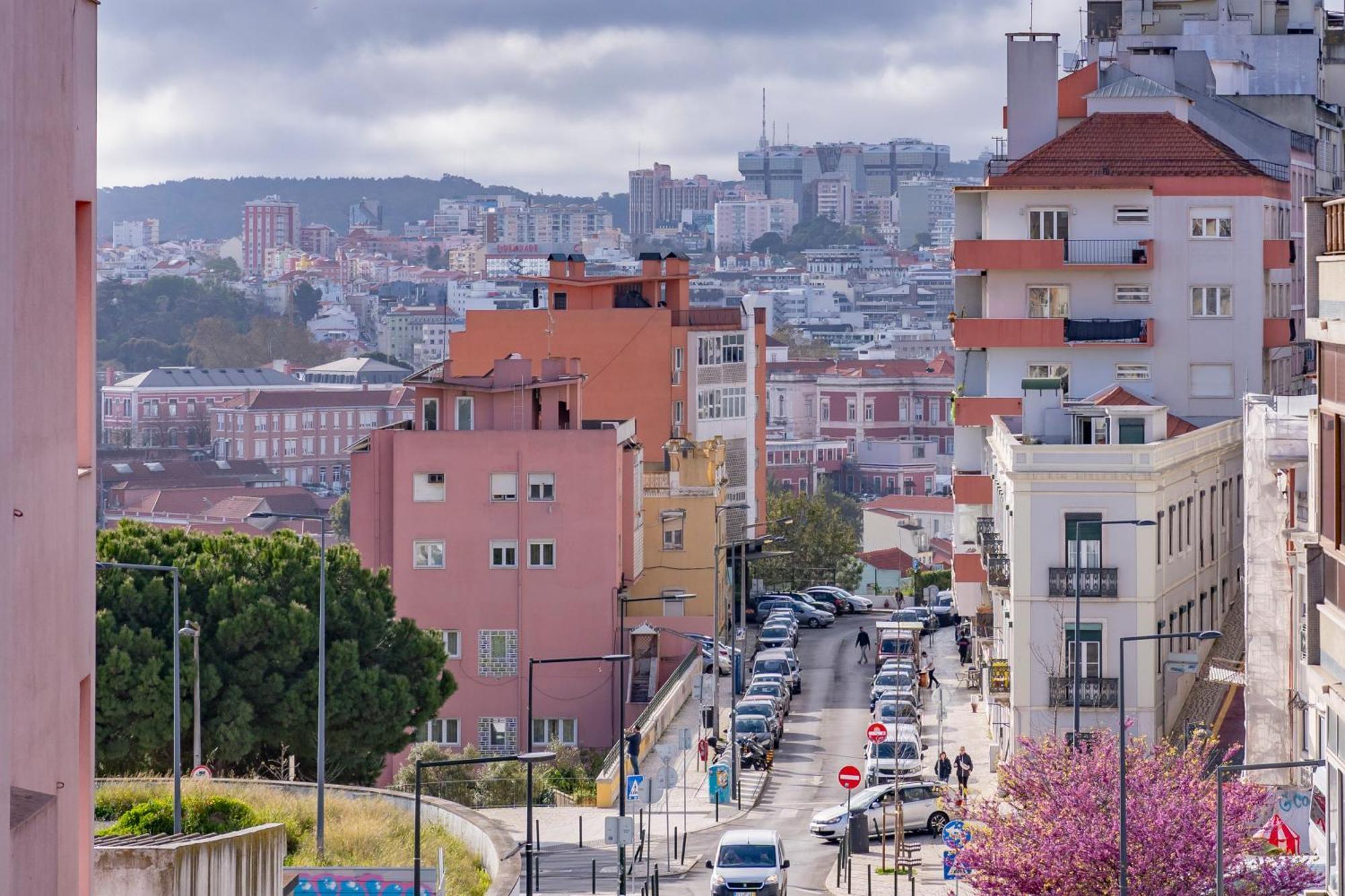 Superb Apartments Overlooking Graca In Lisboa Exteriör bild